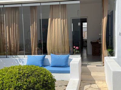 Feel the breeze, hear the sea – relax in this spacious 2-bed island getaway.