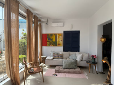 Feel the breeze, hear the sea – relax in this spacious 2-bed island getaway.