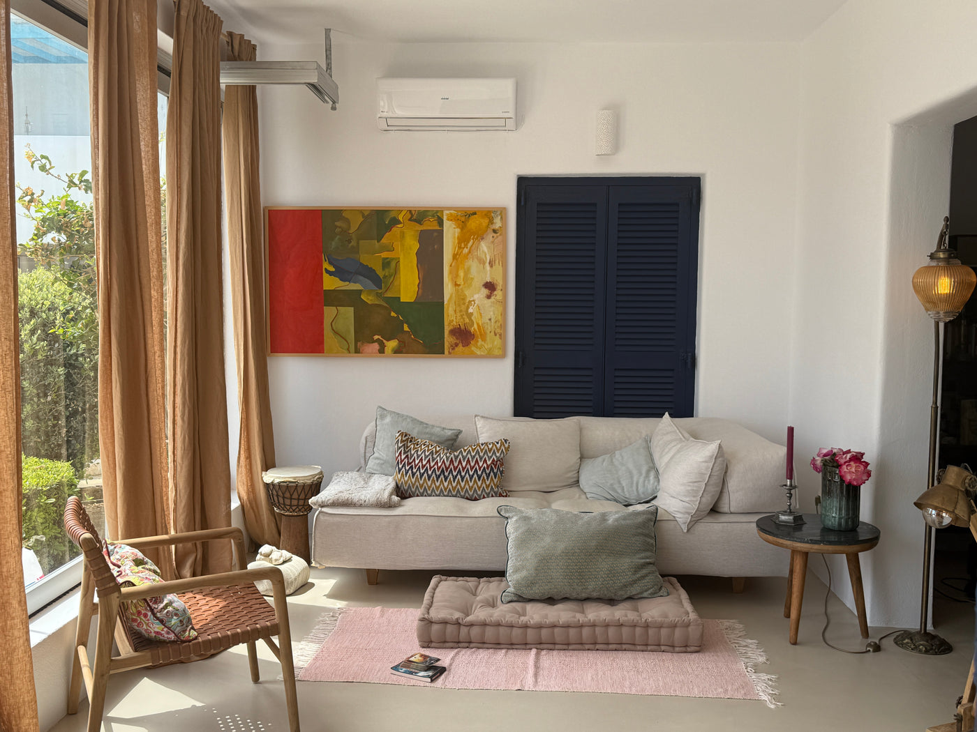 Feel the breeze, hear the sea – relax in this spacious 2-bed island getaway.