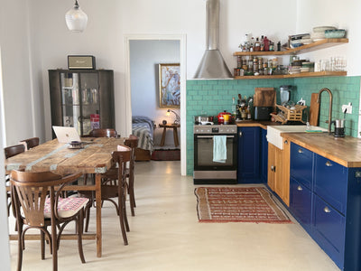 Feel the breeze, hear the sea – relax in this spacious 2-bed island getaway.