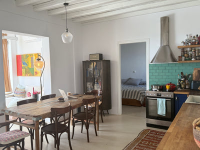 Feel the breeze, hear the sea – relax in this spacious 2-bed island getaway.