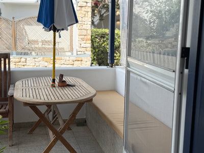 Feel the breeze, hear the sea – relax in this spacious 2-bed island getaway.